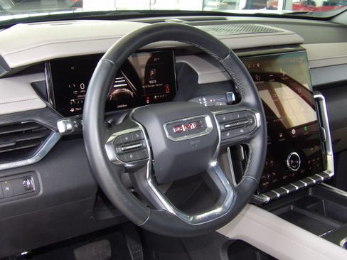 Used 2026 GMC Acadia FWD Elevation image 13