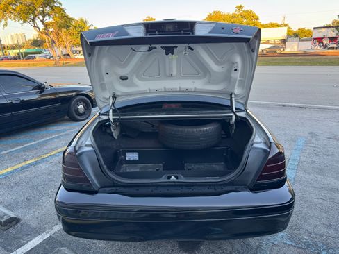 Used 2011 Ford Crown Victoria Police Interceptor image 30