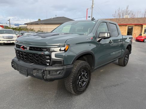 Used 2025 Chevrolet Silverado 1500 ZR2 image 2