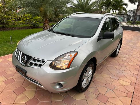 Used 2015 Nissan Rogue SV image 1