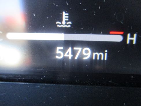 Used 2025 Toyota Crown Signia Limited image 3