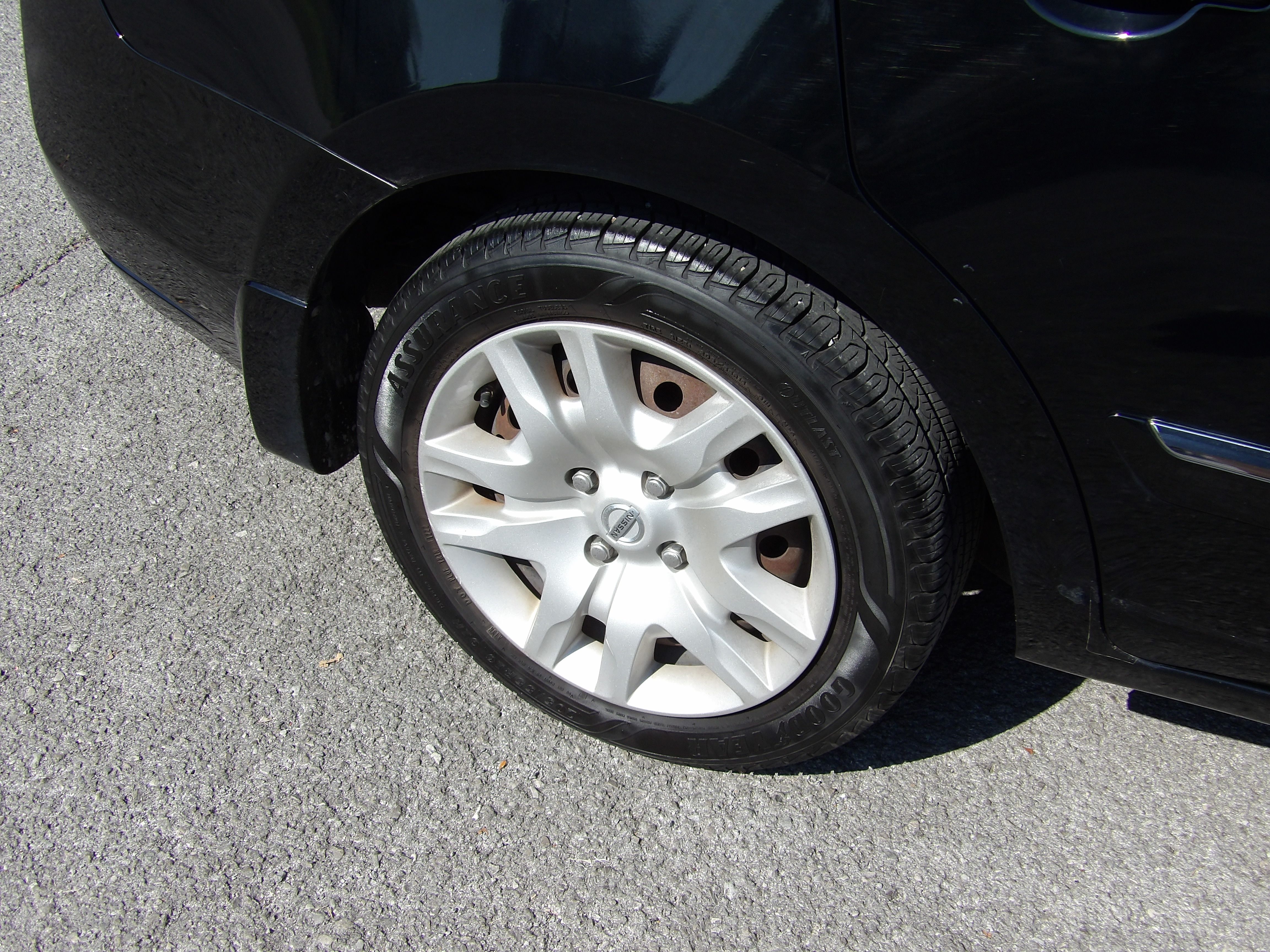 Used 2011 Nissan Sentra Sedan FWD image 17