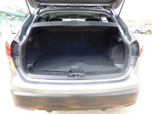 Used 2019 Nissan Rogue Sport S image 7