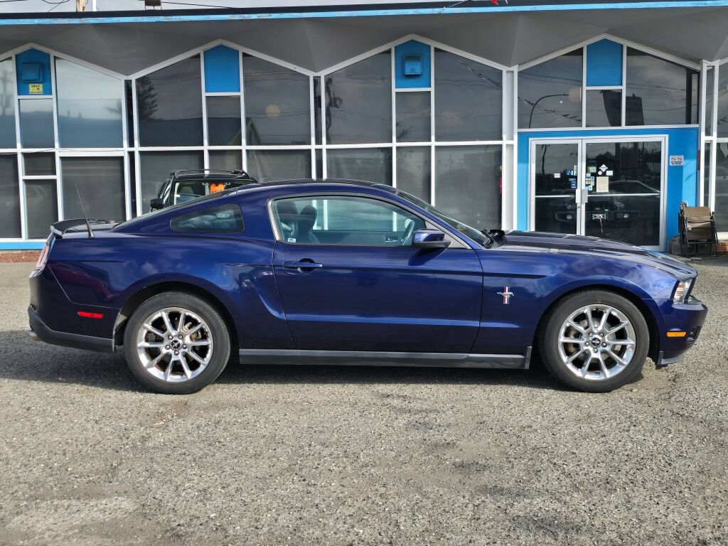 Used 2010 Ford Mustang Premium RWD image 8
