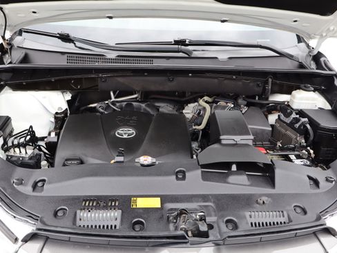 Used 2017 Toyota Highlander AWD LE Plus V6 image 36