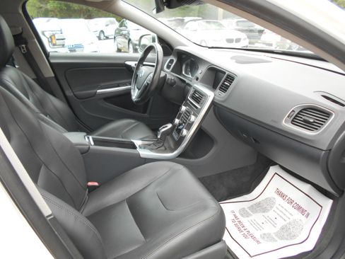Used 2015 Volvo S60 T5 Platinum FWD image 9