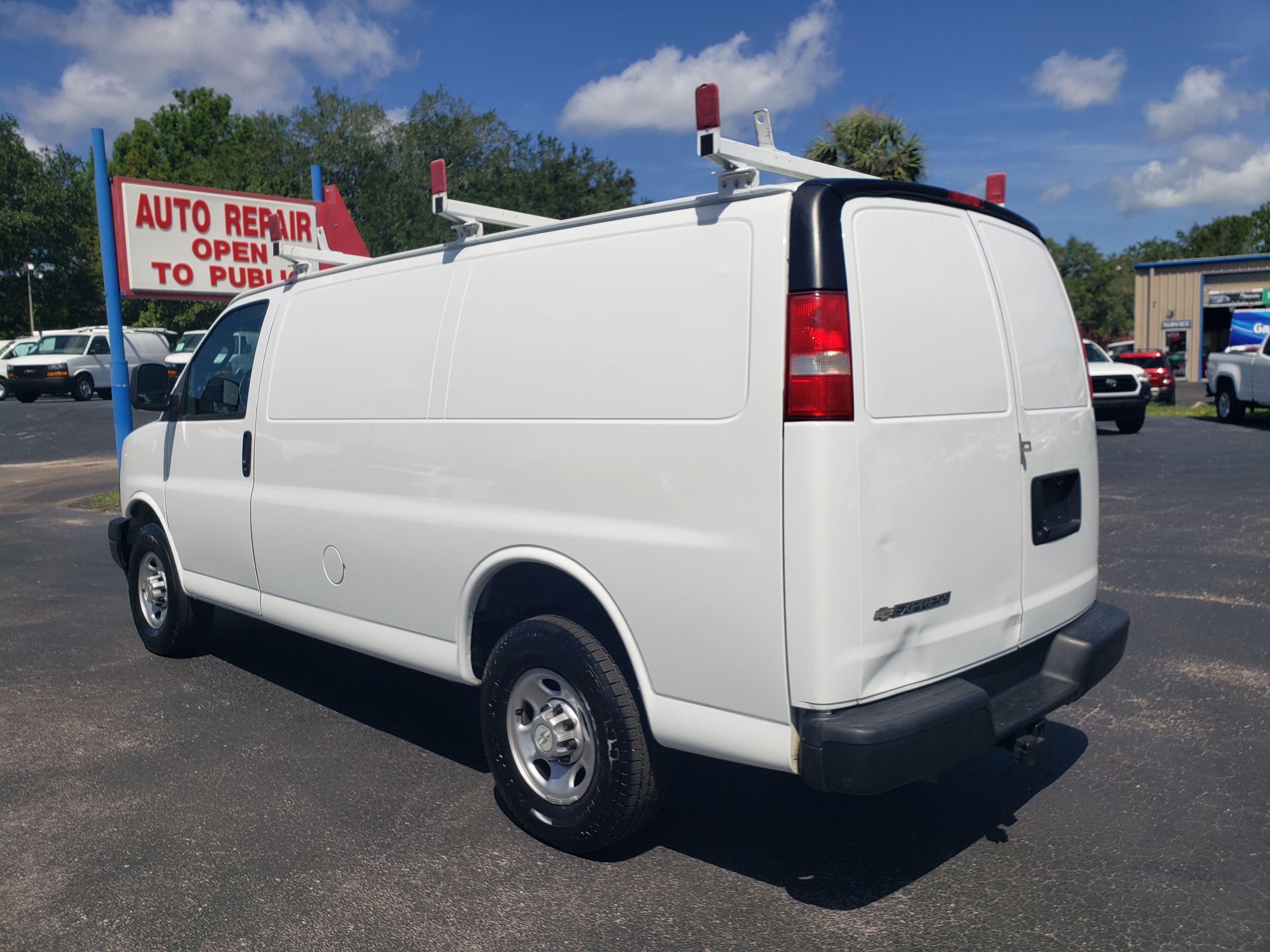Used 2021 Chevrolet Express 2500 UNAVAIL RWD image 3