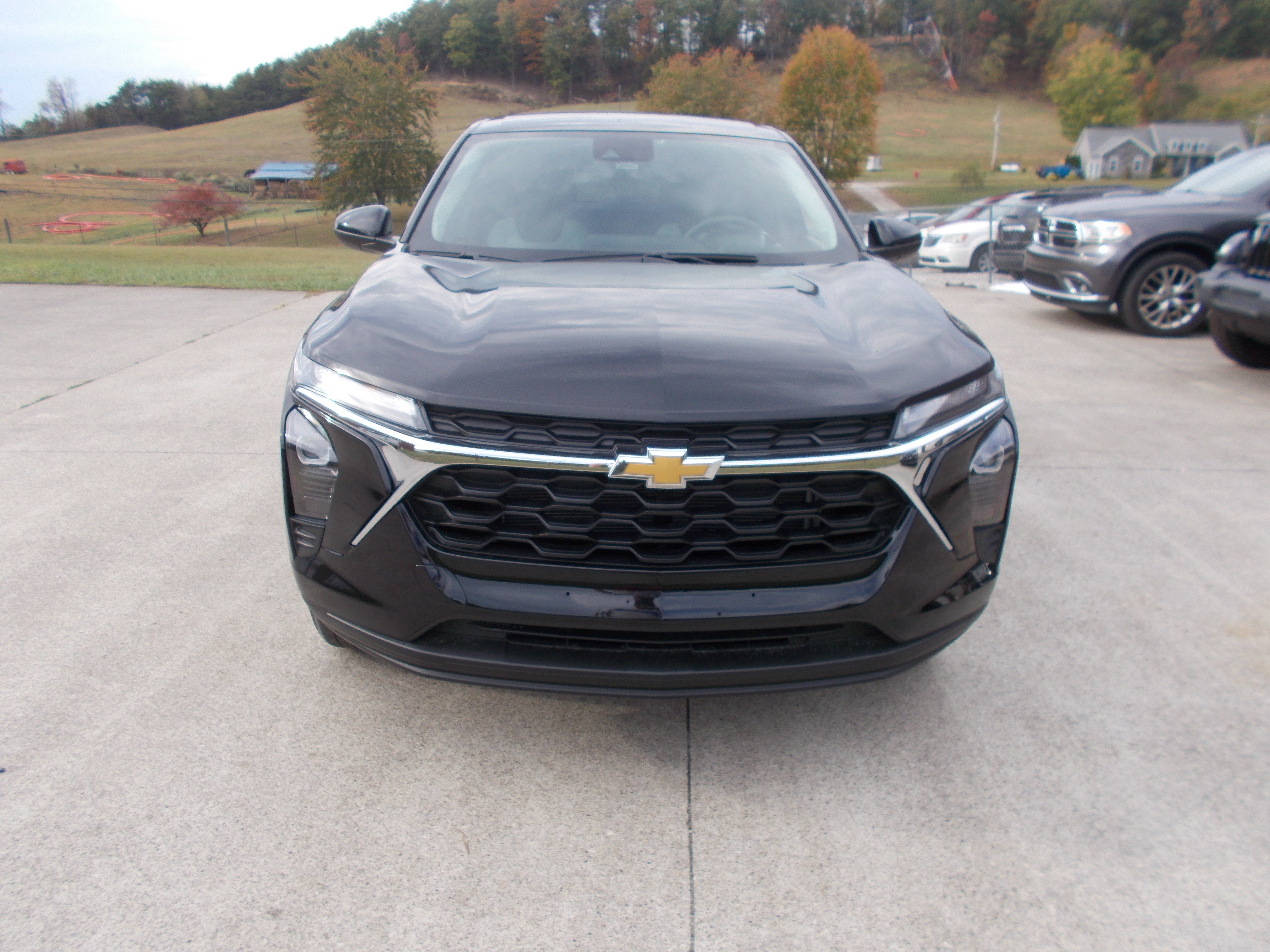 Used 2025 Chevrolet Trax LS FWD image 2