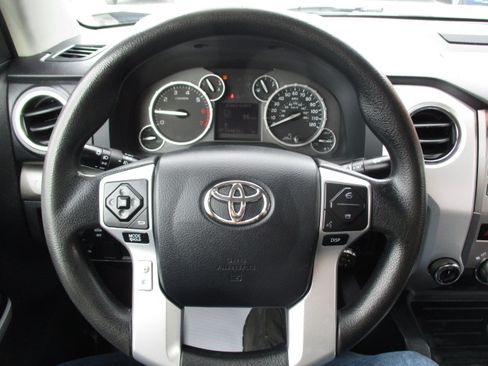 Used 2017 Toyota Tundra SR5 image 39