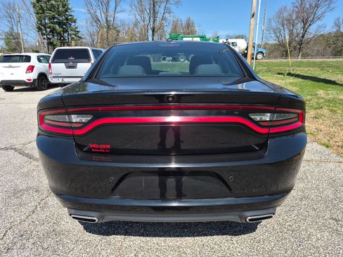 Used 2019 Dodge Charger SXT image 4
