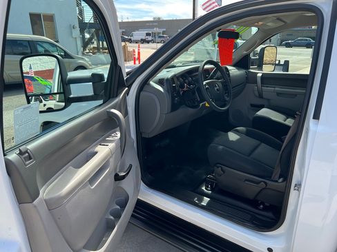 Used 2011 GMC Sierra 2500 W/T image 9