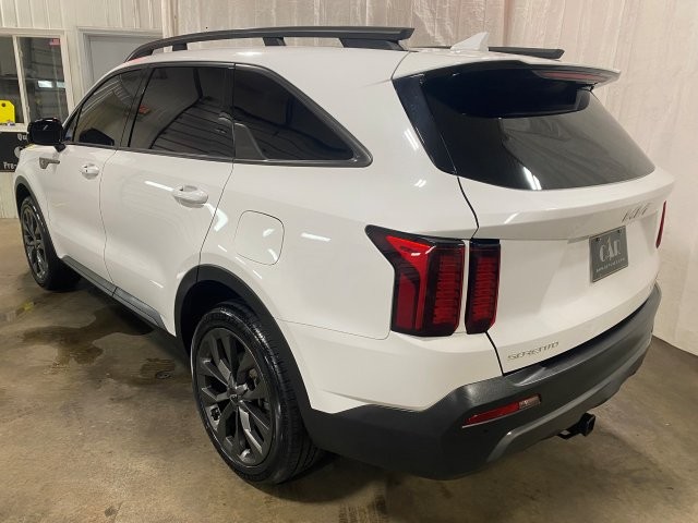 Used 2023 Kia Sorento AWD X-Line EX image 3