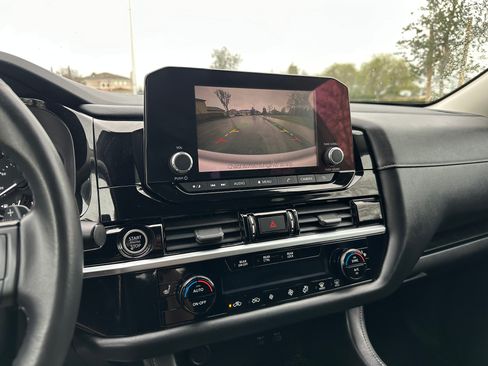 Used 2022 Nissan Pathfinder SV image 13