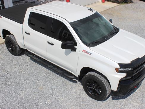 Used 2020 Chevrolet Silverado 1500 LT Trail Boss image 9