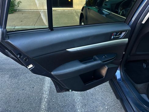 Used 2014 Subaru Outback 2.5i Premium Wagon 4D AWD/4WD image 13