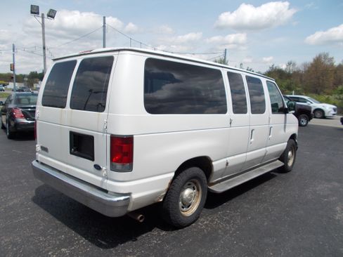 Used 2006 Ford E-150 and Econoline 150 Wagon RWD image 5