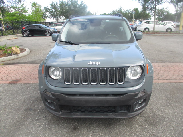 Used 2016 Jeep Renegade Latitude FWD image 3
