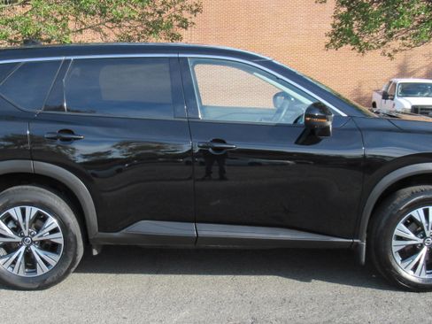 Used 2021 Nissan Rogue SV image 4