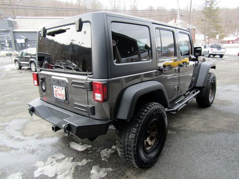 Used 2017 Jeep Wrangler Sport image 4