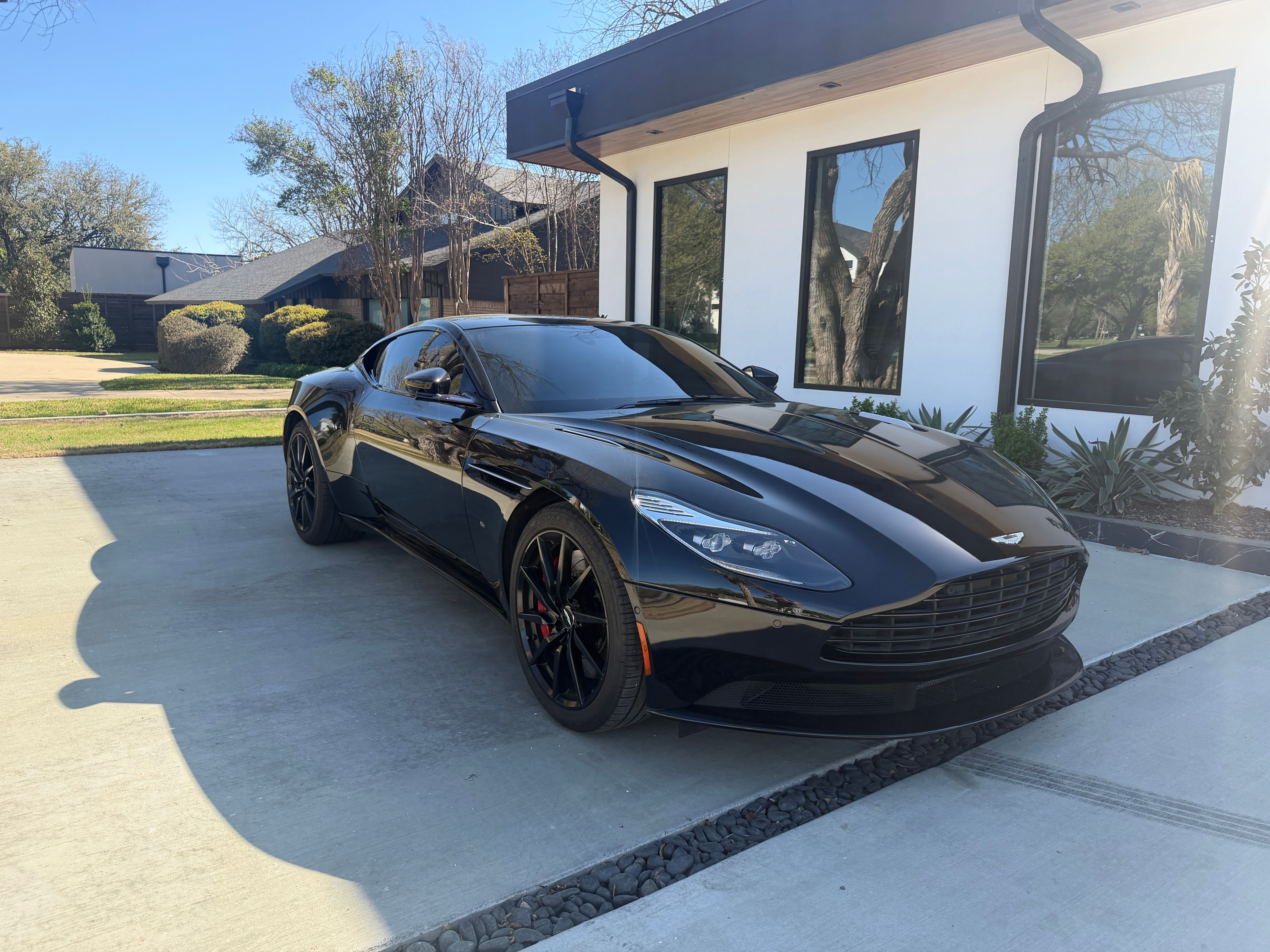 Used 2017 Aston Martin DB11 V12 Coupe RWD image 1