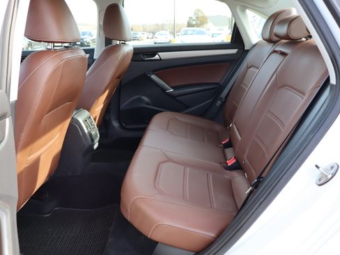 Used 2020 Volkswagen Passat 2.0T SE image 12