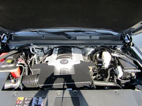 Used 2016 Cadillac Escalade Luxury image 13