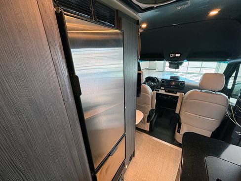 Used 2025 Mercedes-Benz Sprinter 3500 image 32