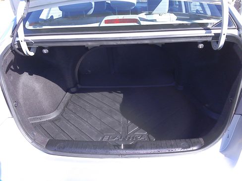 Used 2010 Hyundai Elantra SE image 13