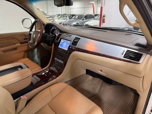 Used 2014 Cadillac Escalade ESV 2WD Premium image 12