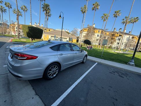 Used 2017 Ford Fusion SE image 6