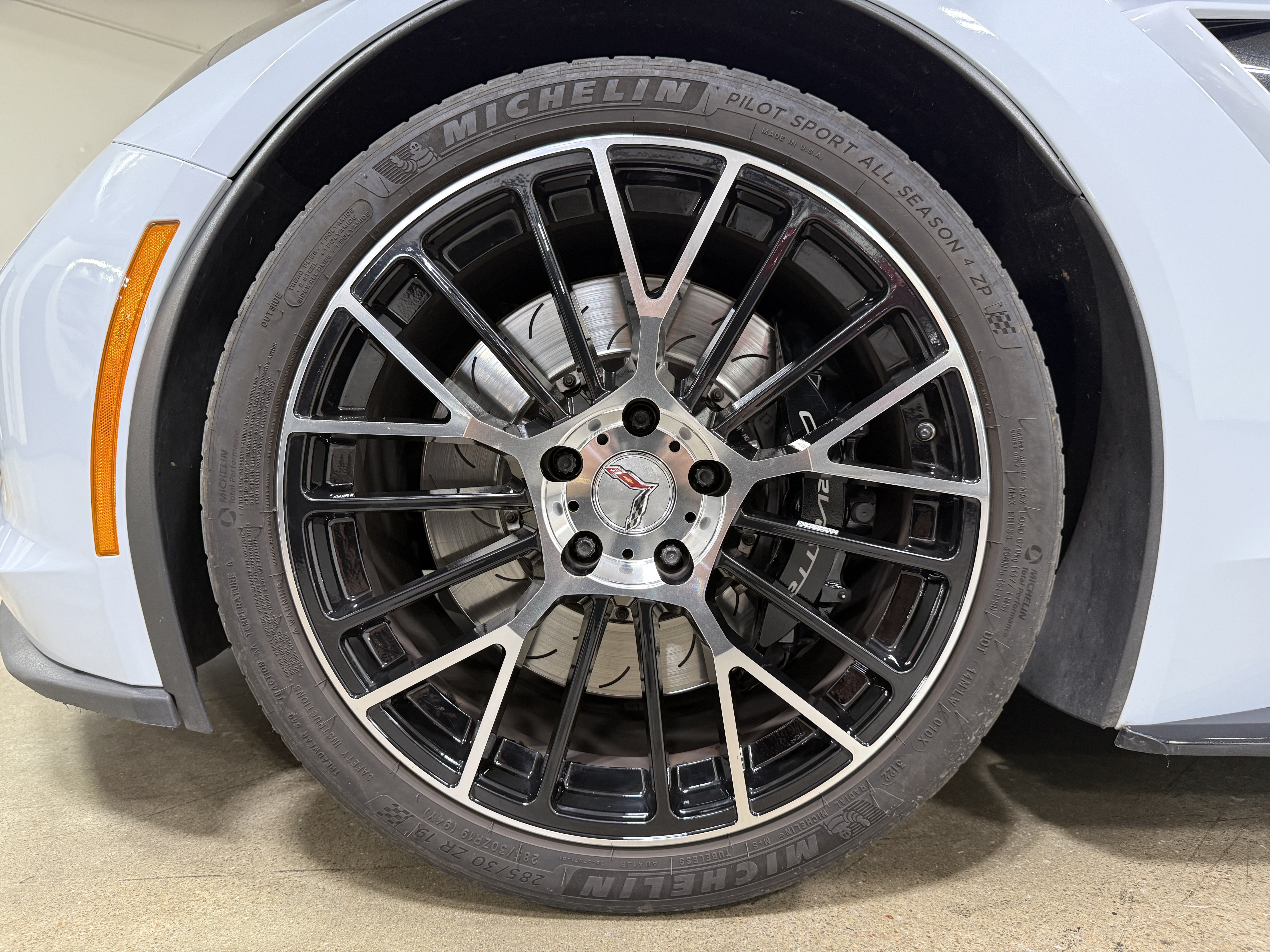 Used 2019 Chevrolet Corvette Grand Sport Coupe w/ 2LT RWD image 17