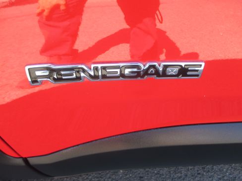 Used 2015 Jeep Renegade Latitude image 4
