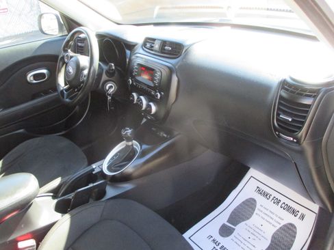 Used 2016 Kia Soul ! image 3