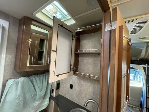 Used 2015 Mercedes-Benz Sprinter 4500 image 52