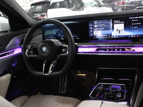 Used 2023 BMW i7 xDrive60 AWD/4WD image 50