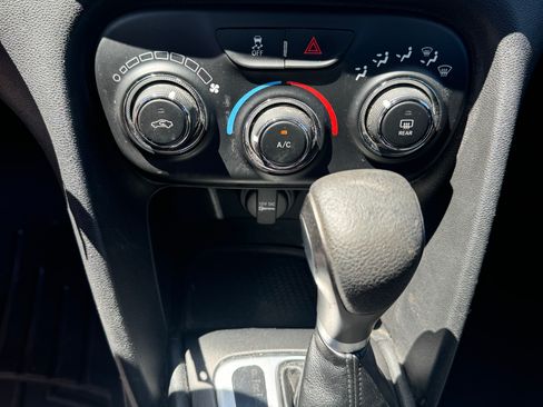 Used 2016 Dodge Dart UNAVAIL FWD image 11