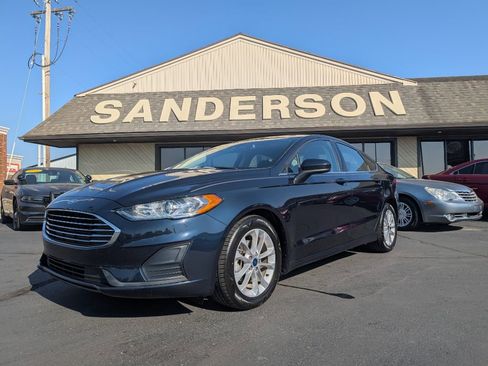 Used 2020 Ford Fusion SE image 1