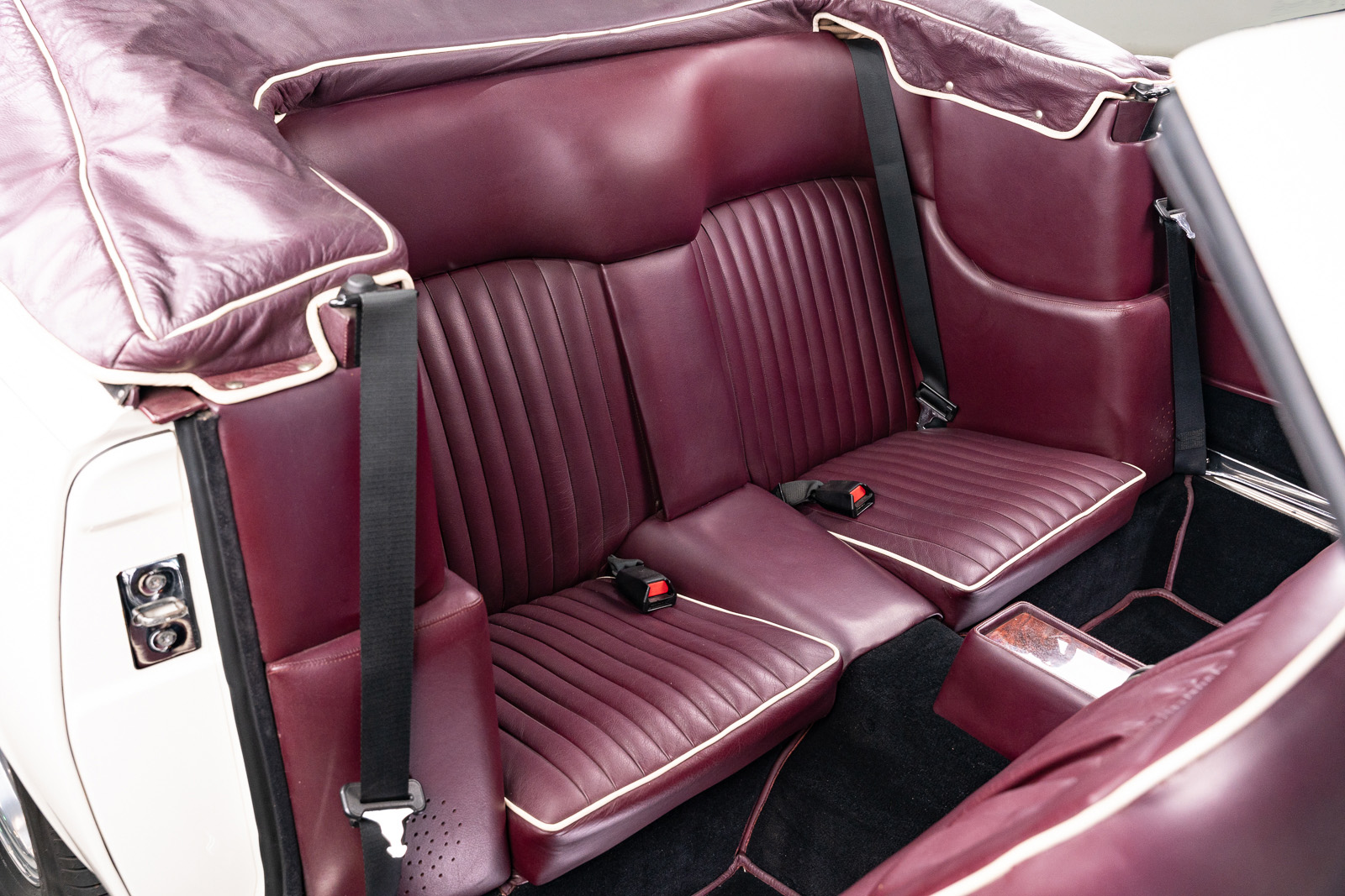 Used 1988 Aston Martin V8 Vantage RWD image 29