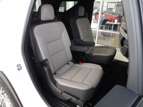 Used 2026 Chevrolet Traverse FWD LT image 21