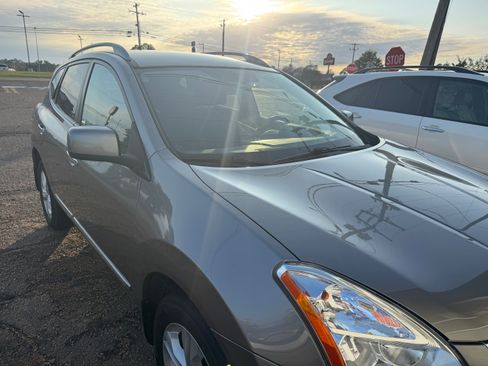 Used 2013 Nissan Rogue image 3