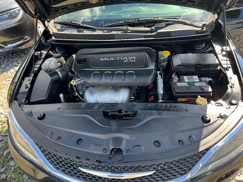 Used 2017 Chrysler 200 Limited image 15