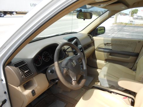 Used 2005 Honda CR-V LX image 11