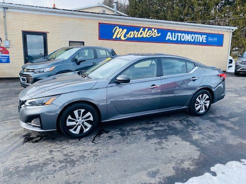 Used 2024 Nissan Altima 2.5 S image 3