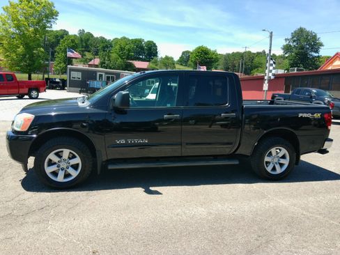 Used 2013 Nissan Titan 4x4 Crew Cab SV image 2
