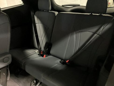 Used 2023 Buick Enclave Essence image 23