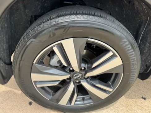 Used 2023 Nissan Rogue FWD SL image 9