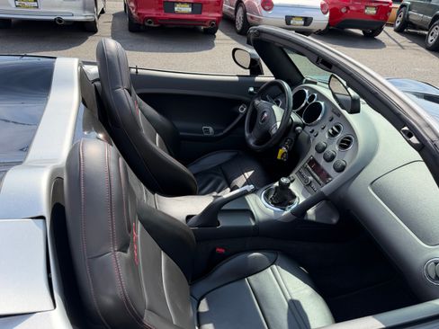 Used 2008 Pontiac Solstice GXP image 19