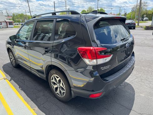 Used 2019 Subaru Forester Premium AWD/4WD image 4