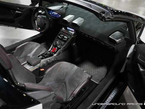 Used 2018 Lamborghini Huracan Performante image 4