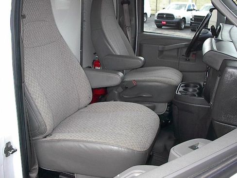 Used 2022 Chevrolet Express 3500 UNAVAIL RWD image 15